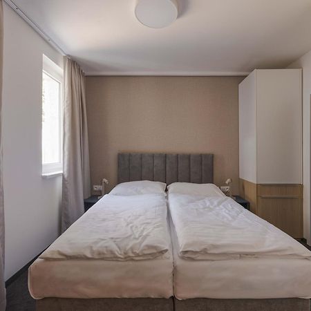 Hotel Taxis Bratislava - New Rooms Exteriör bild