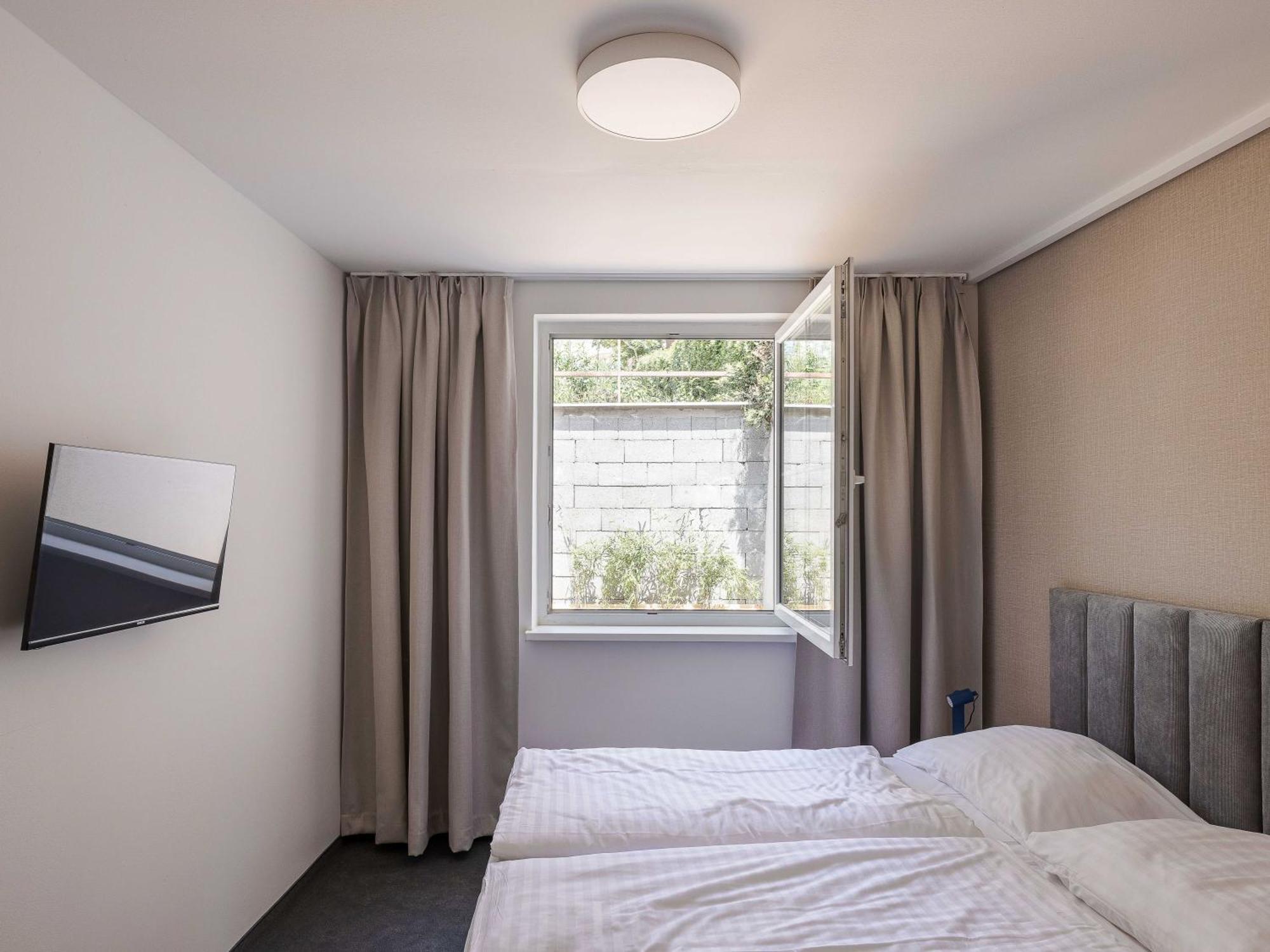 Hotel Taxis Bratislava - New Rooms Exteriör bild